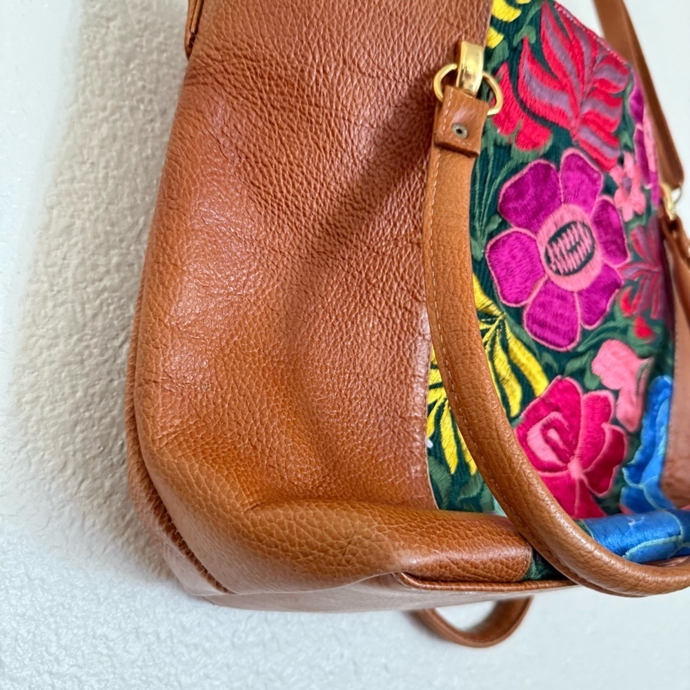 Leather floral crossbody bag - Picture 3 of 10
